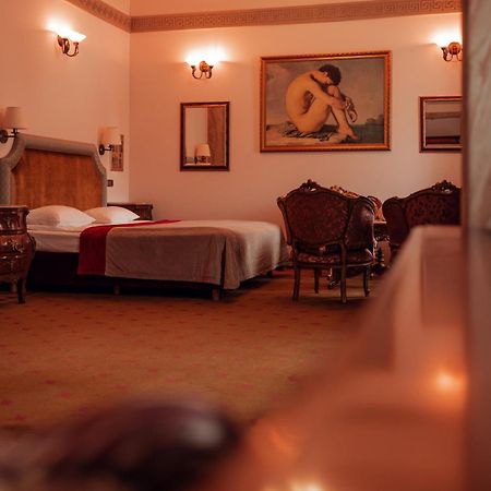 Hotel Ambasada Bolesławiec Boleslawiec  Bagian luar foto