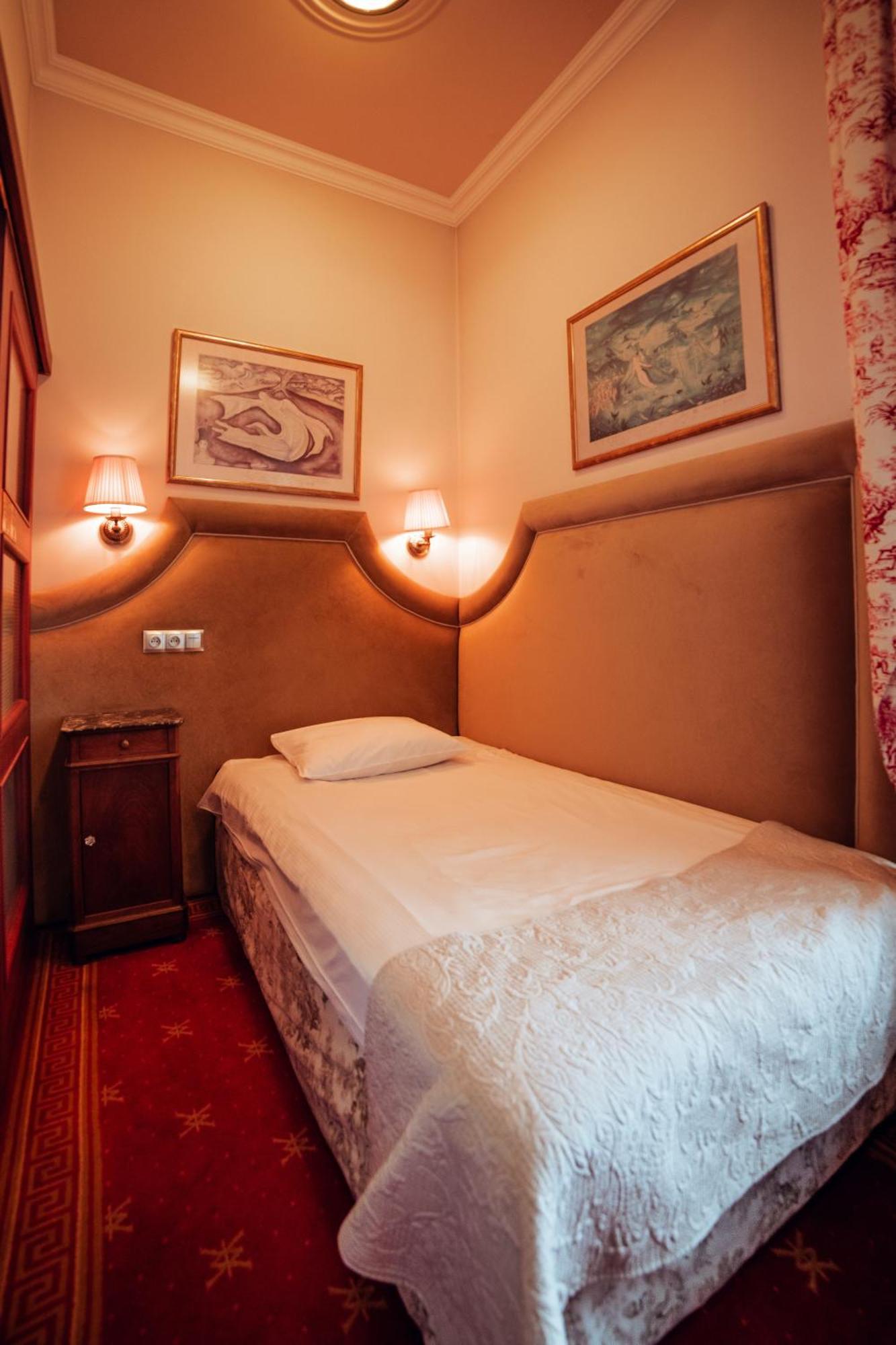 Hotel Ambasada Bolesławiec Boleslawiec  Bagian luar foto