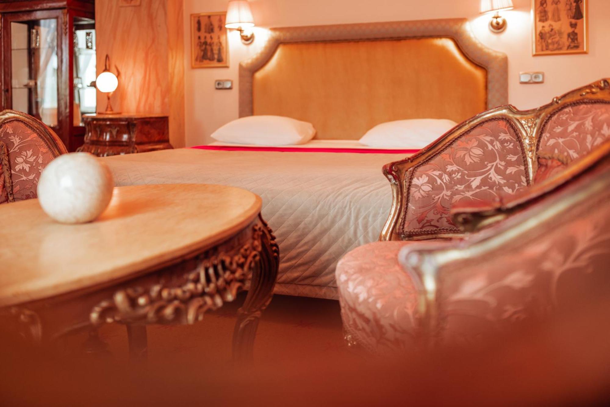 Hotel Ambasada Bolesławiec Boleslawiec  Bagian luar foto