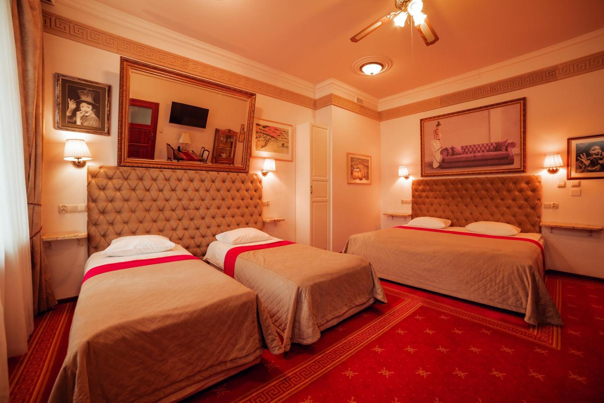 Hotel Ambasada Bolesławiec Boleslawiec  Bagian luar foto