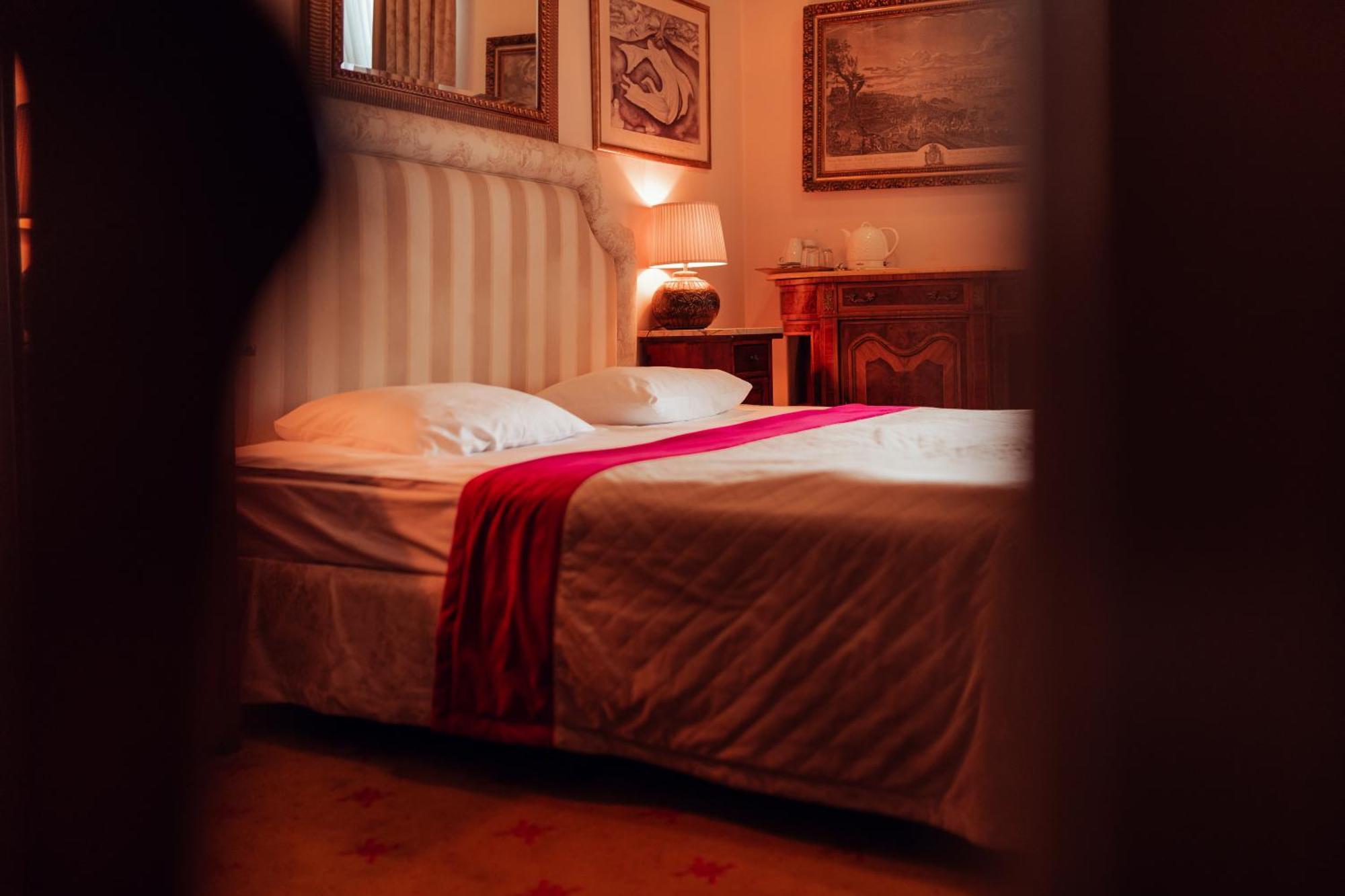 Hotel Ambasada Bolesławiec Boleslawiec  Bagian luar foto