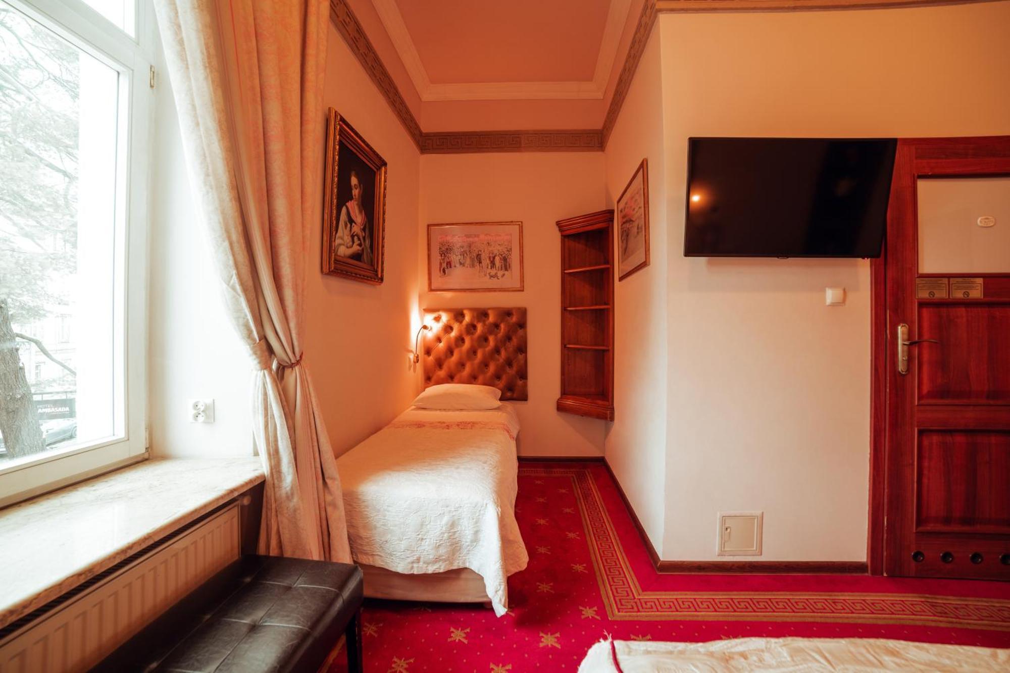 Hotel Ambasada Bolesławiec Boleslawiec  Bagian luar foto