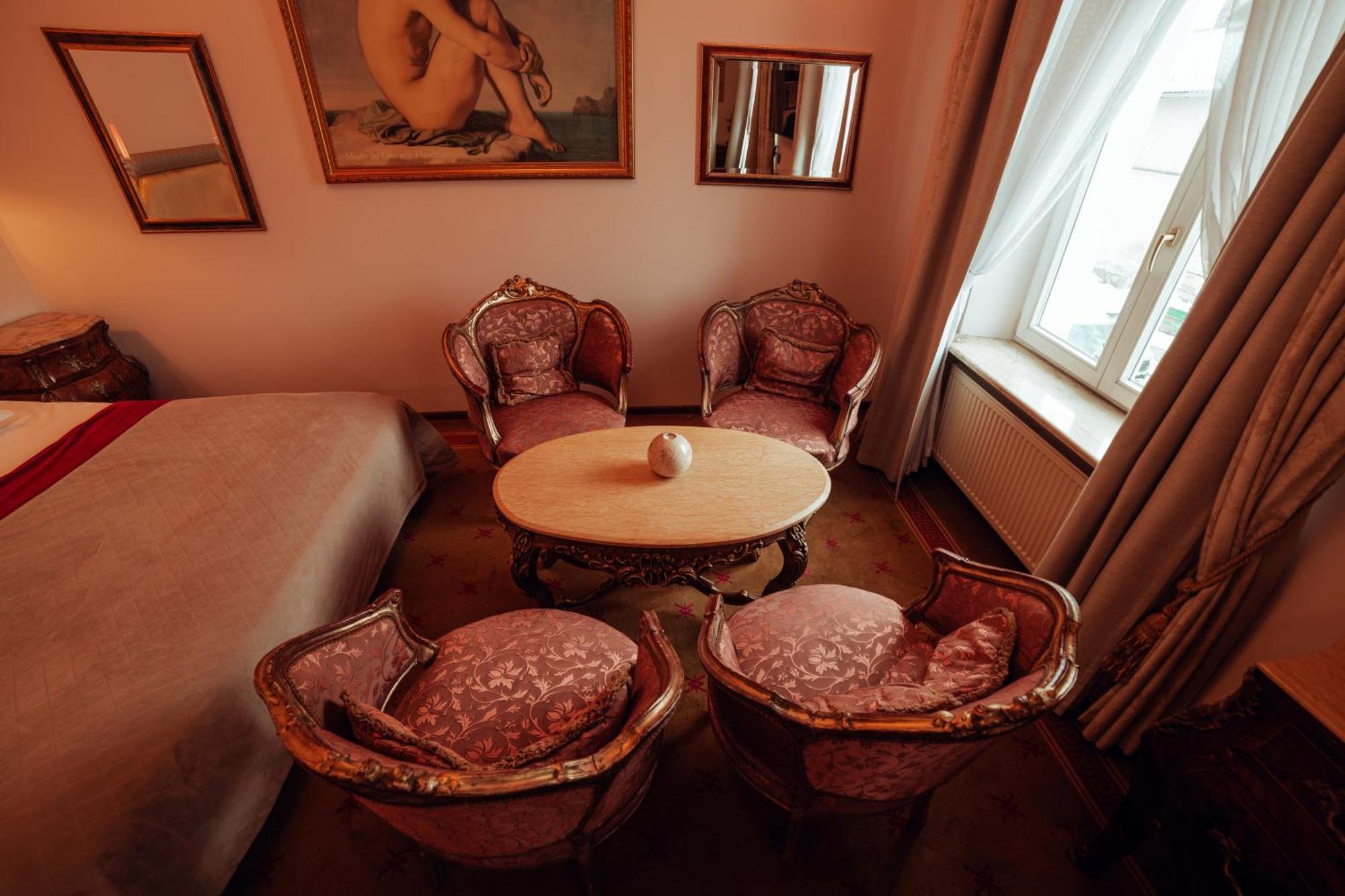 Hotel Ambasada Bolesławiec Boleslawiec  Bagian luar foto