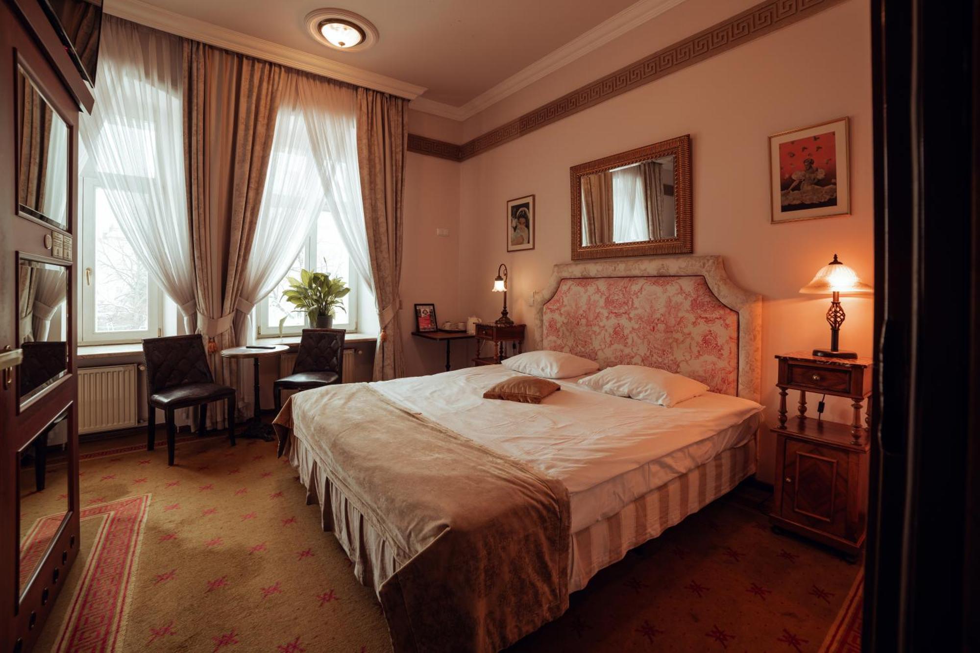 Hotel Ambasada Bolesławiec Boleslawiec  Bagian luar foto