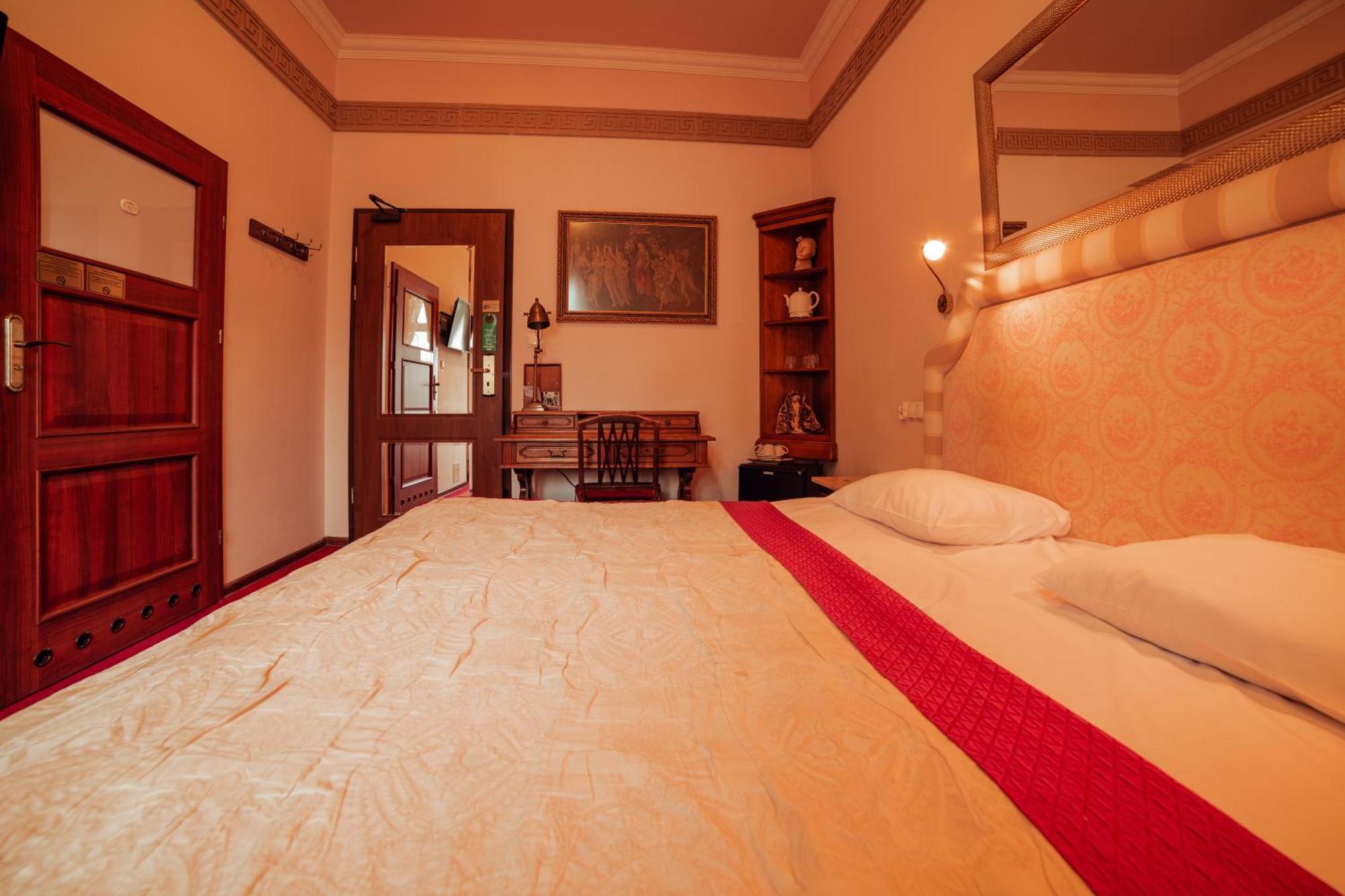 Hotel Ambasada Bolesławiec Boleslawiec  Bagian luar foto