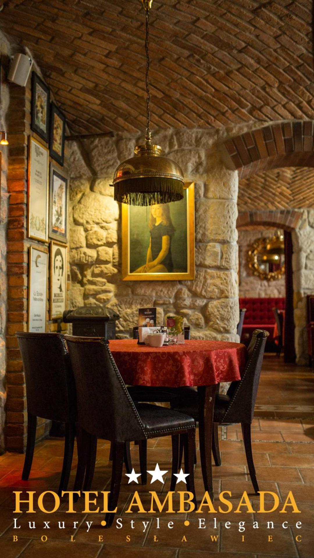 Hotel Ambasada Bolesławiec Boleslawiec  Bagian luar foto