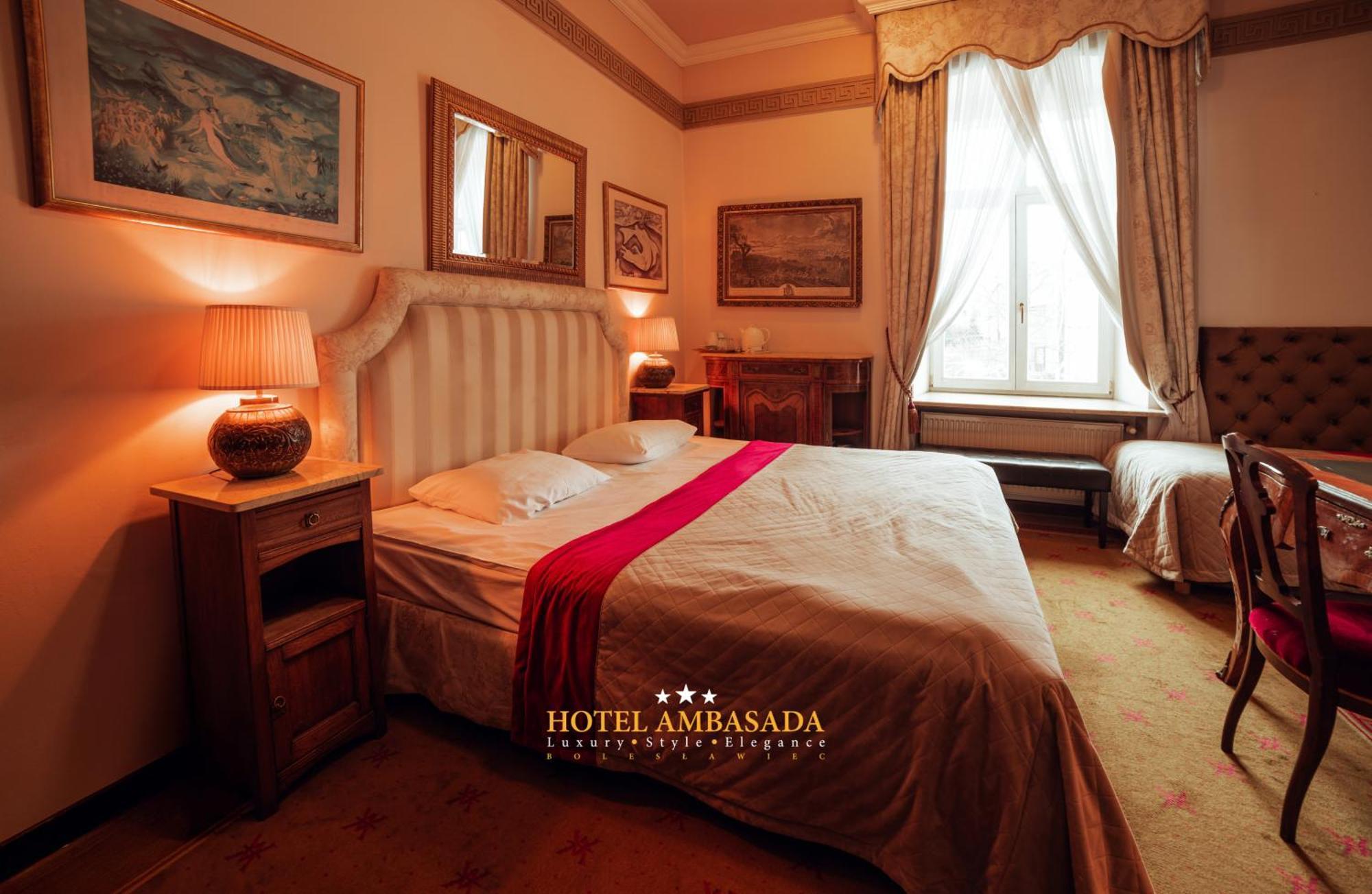 Hotel Ambasada Bolesławiec Boleslawiec  Bagian luar foto